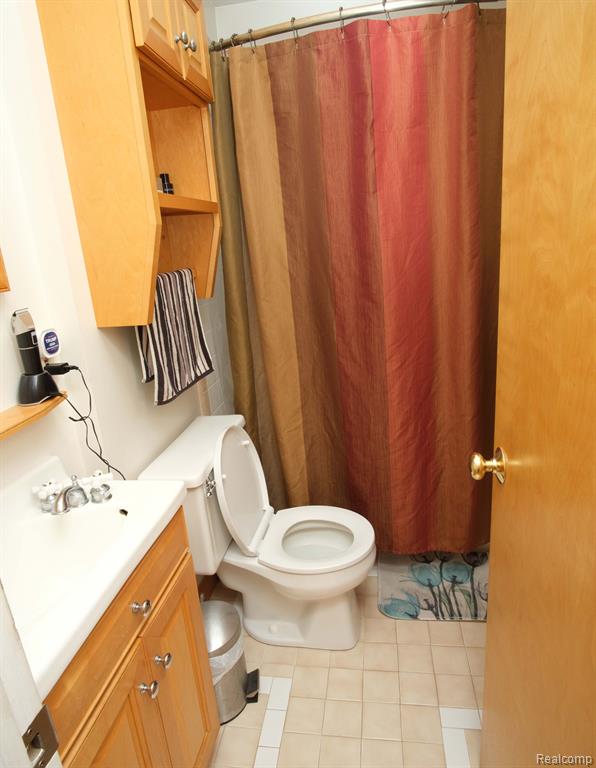 23425 Harding Avenue