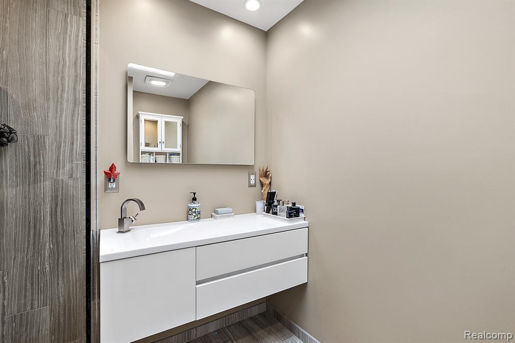 26250 Tennant Street