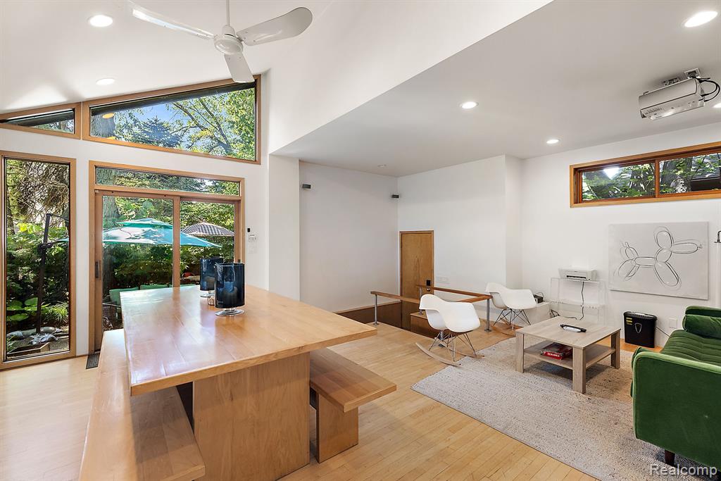 520 S Alexander Avenue