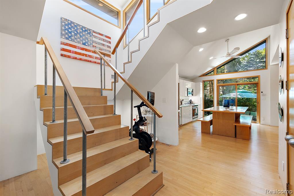 520 S Alexander Avenue