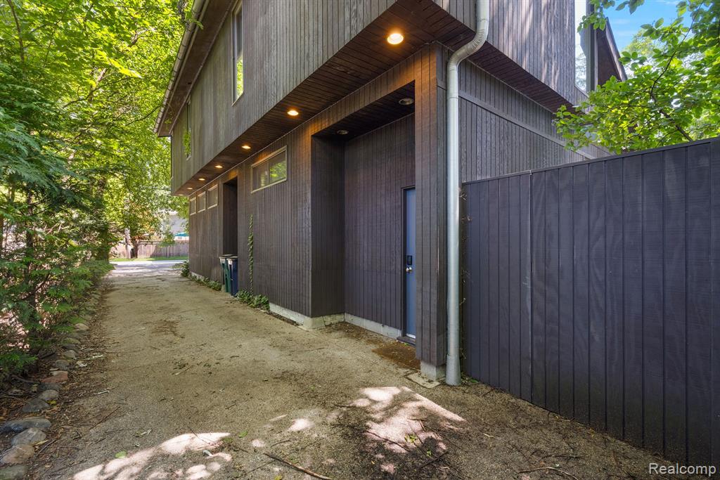 520 S Alexander Avenue