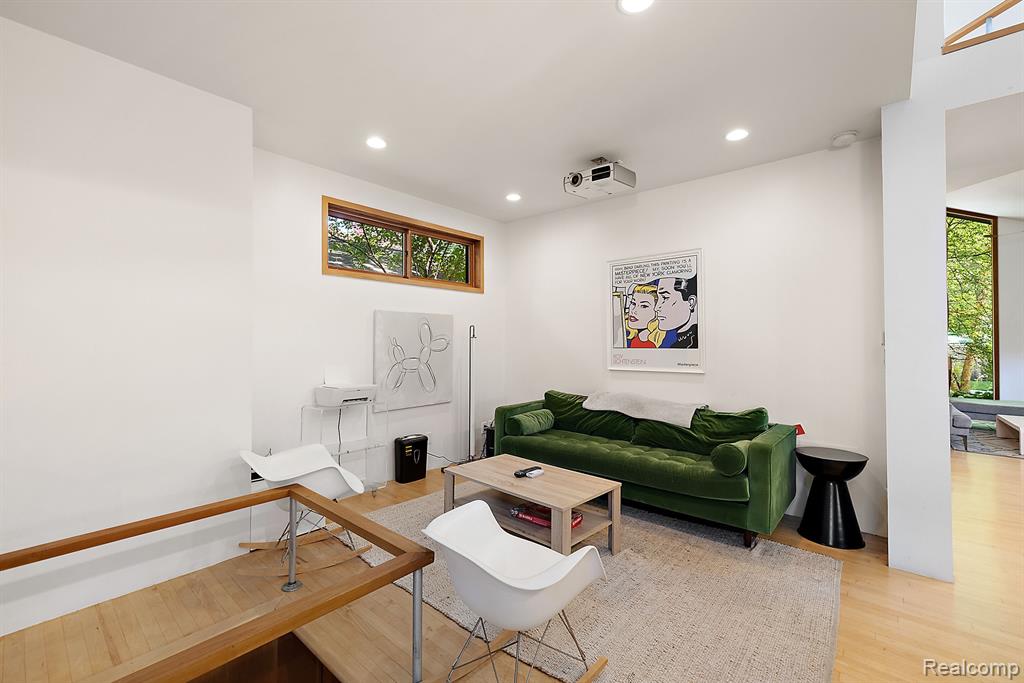 520 S Alexander Avenue