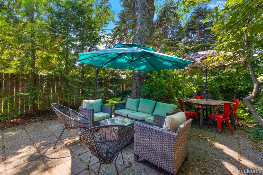 520 S Alexander Avenue