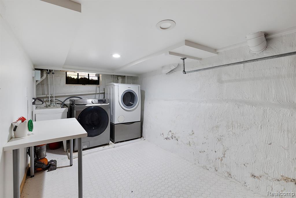 520 S Alexander Avenue