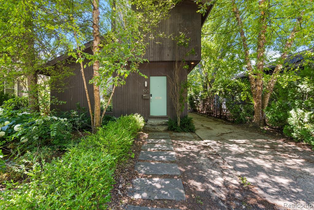 520 S Alexander Avenue