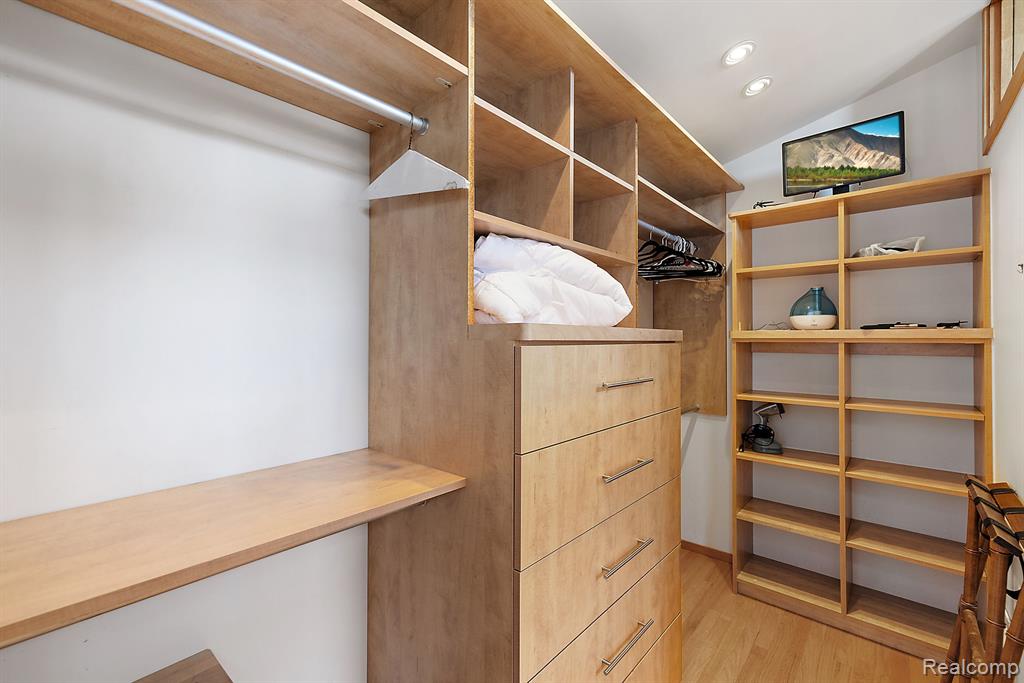 520 S Alexander Avenue