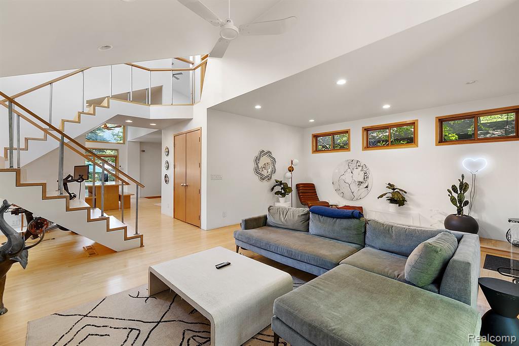 520 S Alexander Avenue