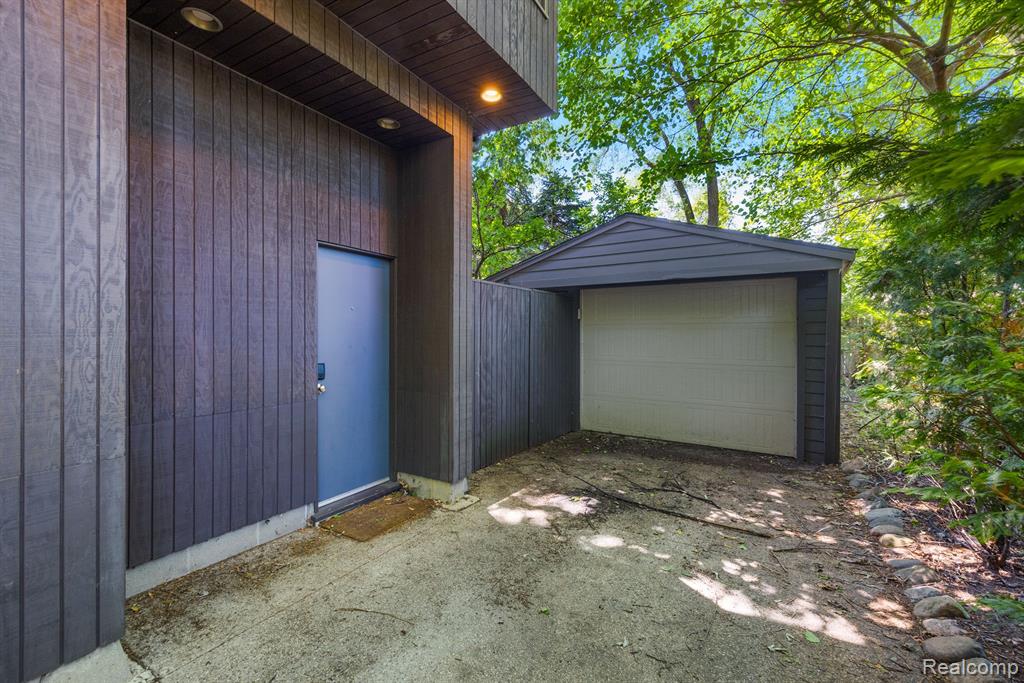 520 S Alexander Avenue