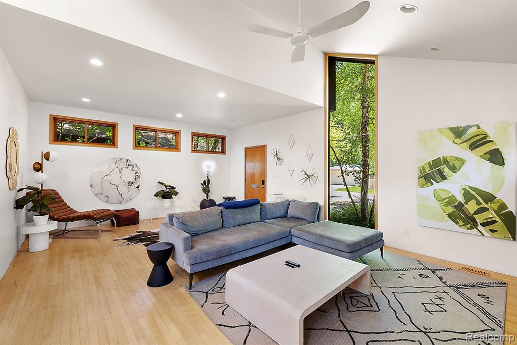 520 S Alexander Avenue