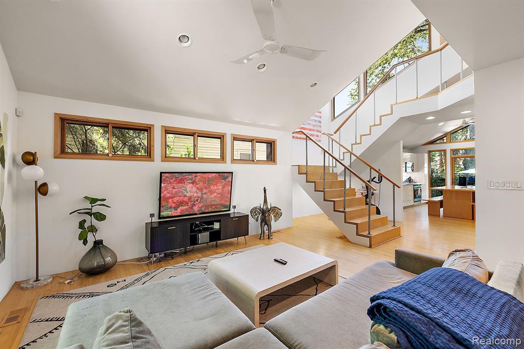 520 S Alexander Avenue