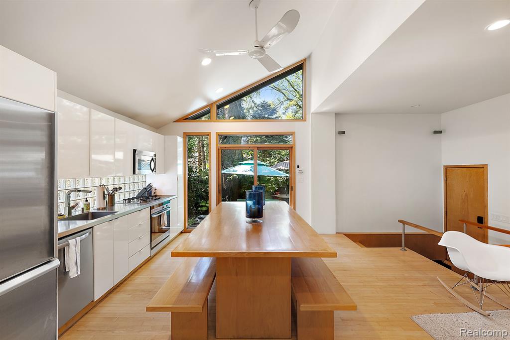 520 S Alexander Avenue