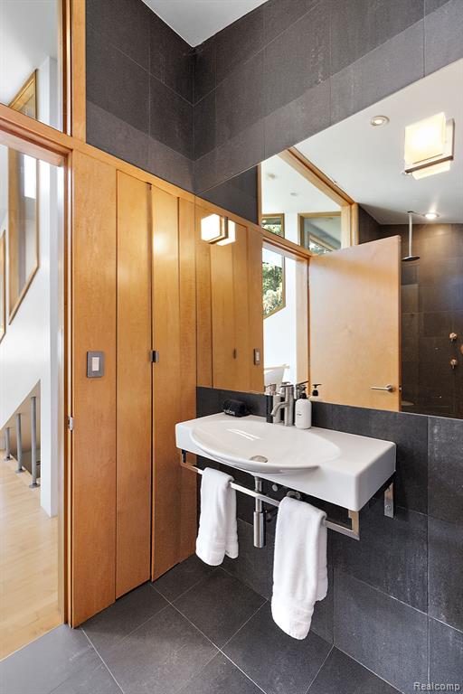 520 S Alexander Avenue