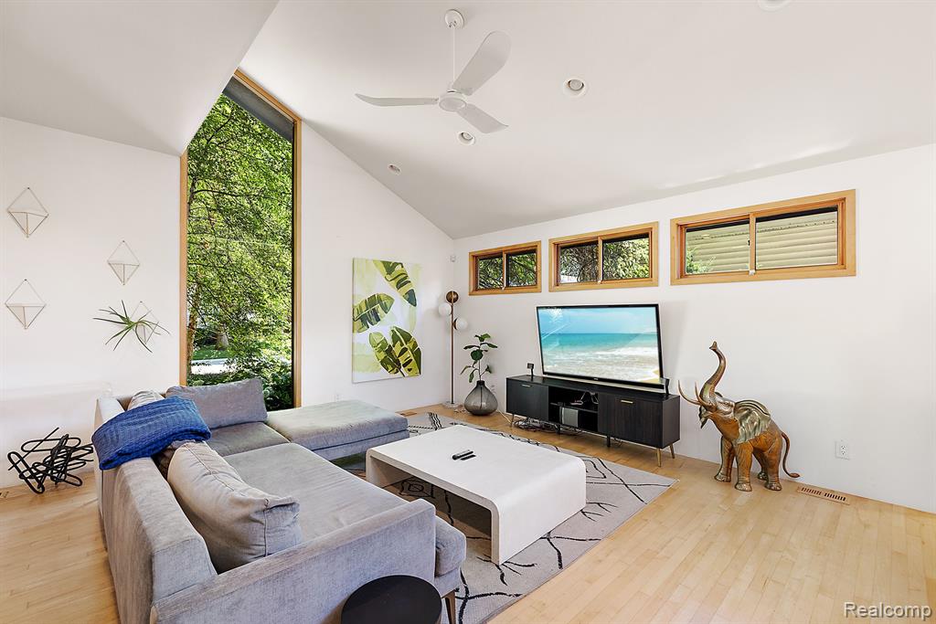 520 S Alexander Avenue