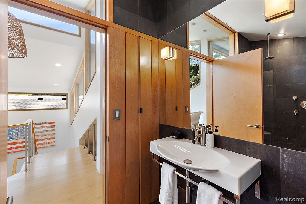 520 S Alexander Avenue