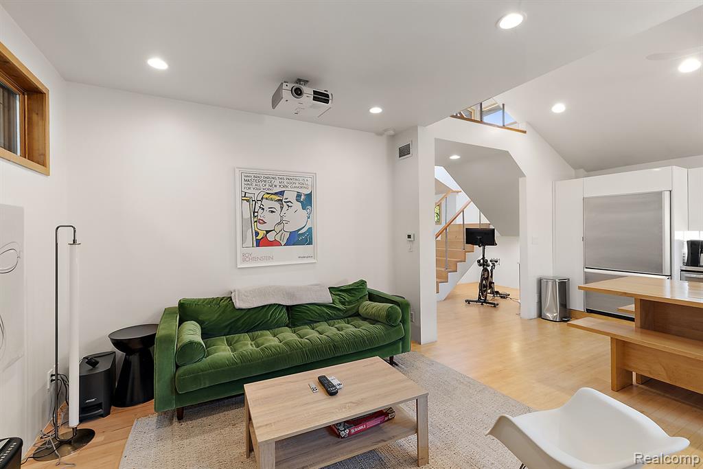 520 S Alexander Avenue