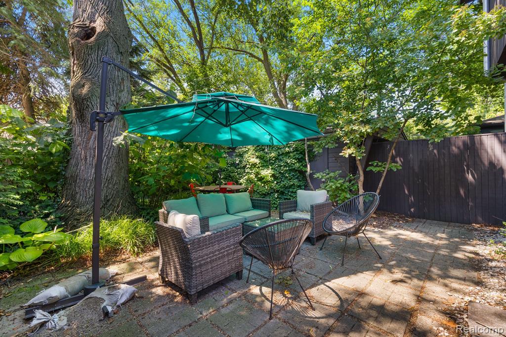 520 S Alexander Avenue