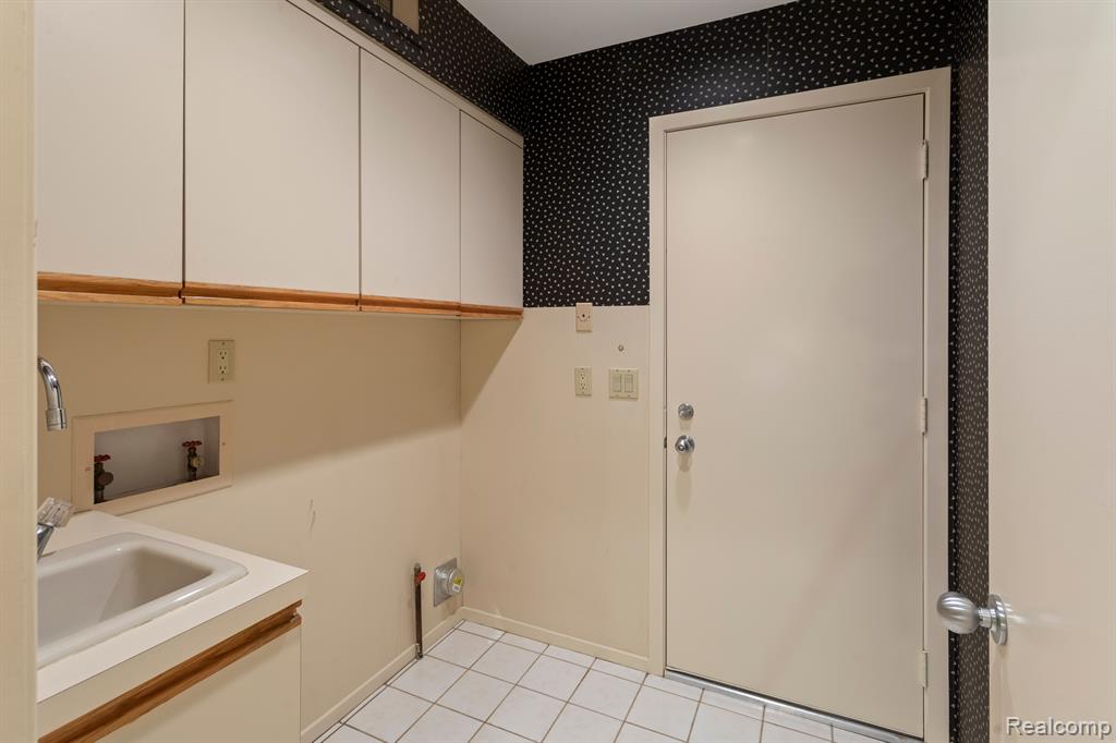 31456 Hunters Circle Drive