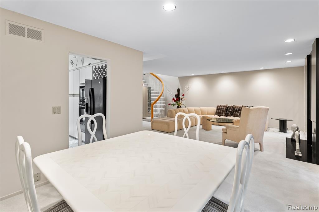 31456 Hunters Circle Drive