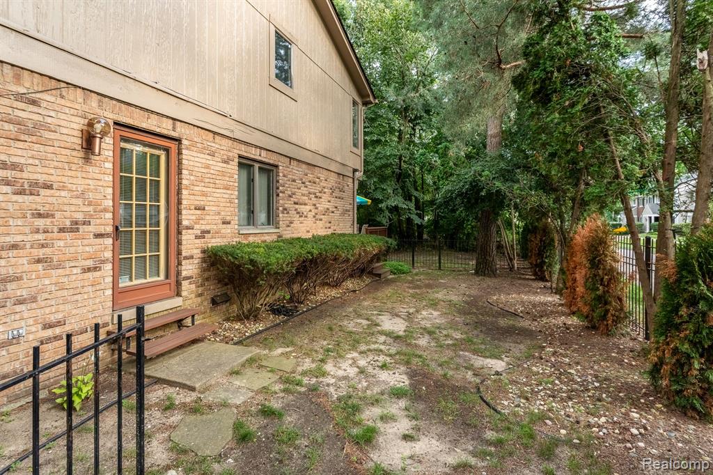 31456 Hunters Circle Drive