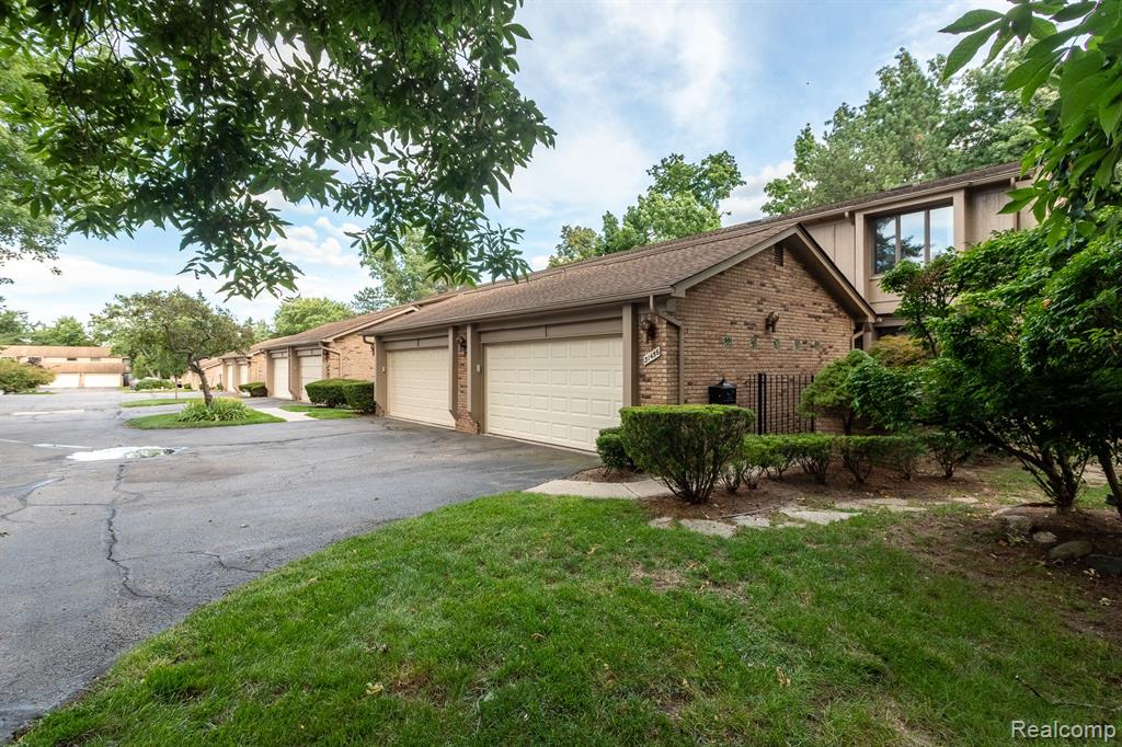 31456 Hunters Circle Drive