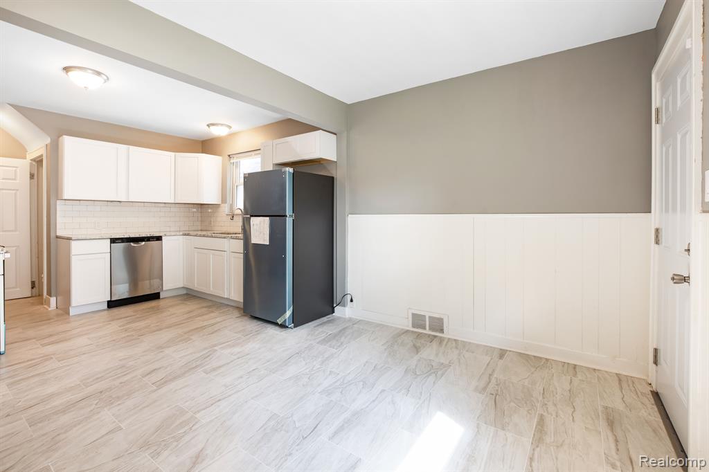 14748 Woodmont Avenue