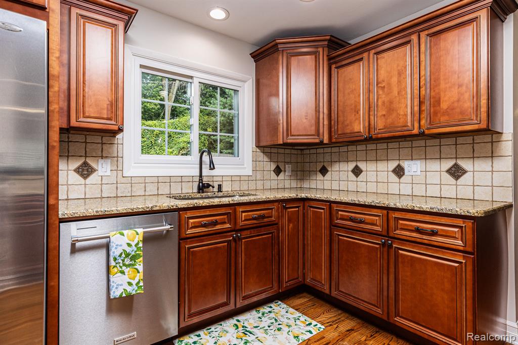 5398 Van Ness Drive