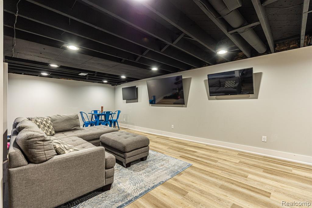 5398 Van Ness Drive