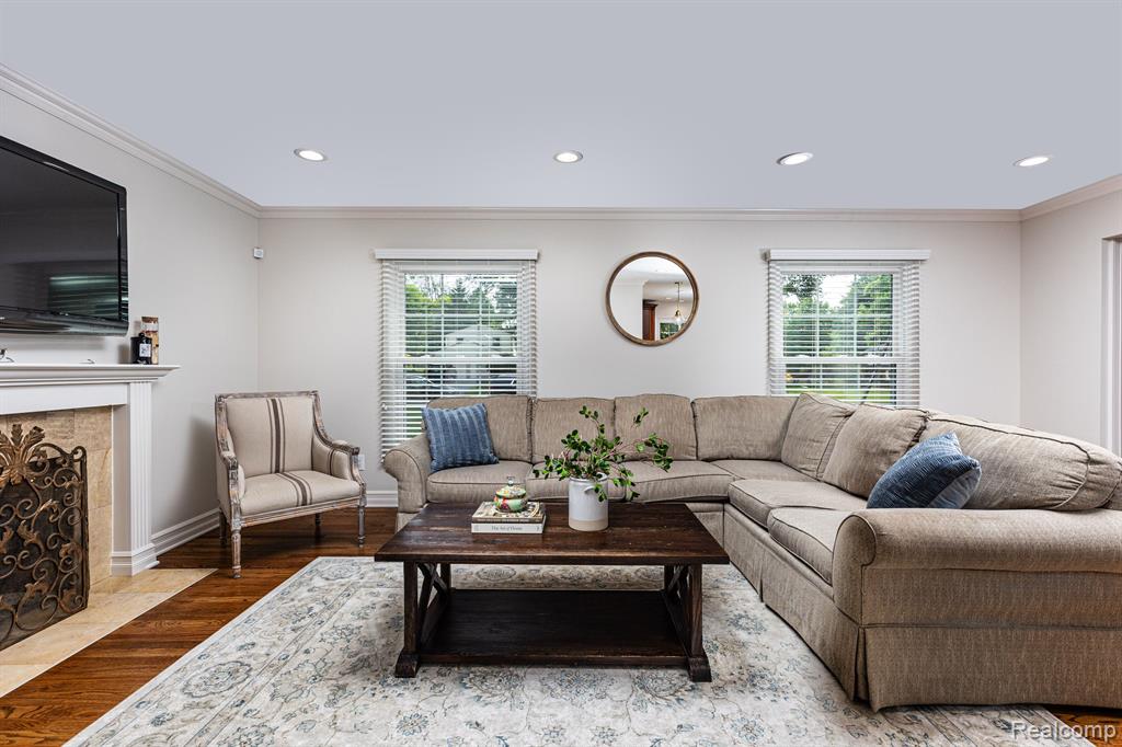 5398 Van Ness Drive