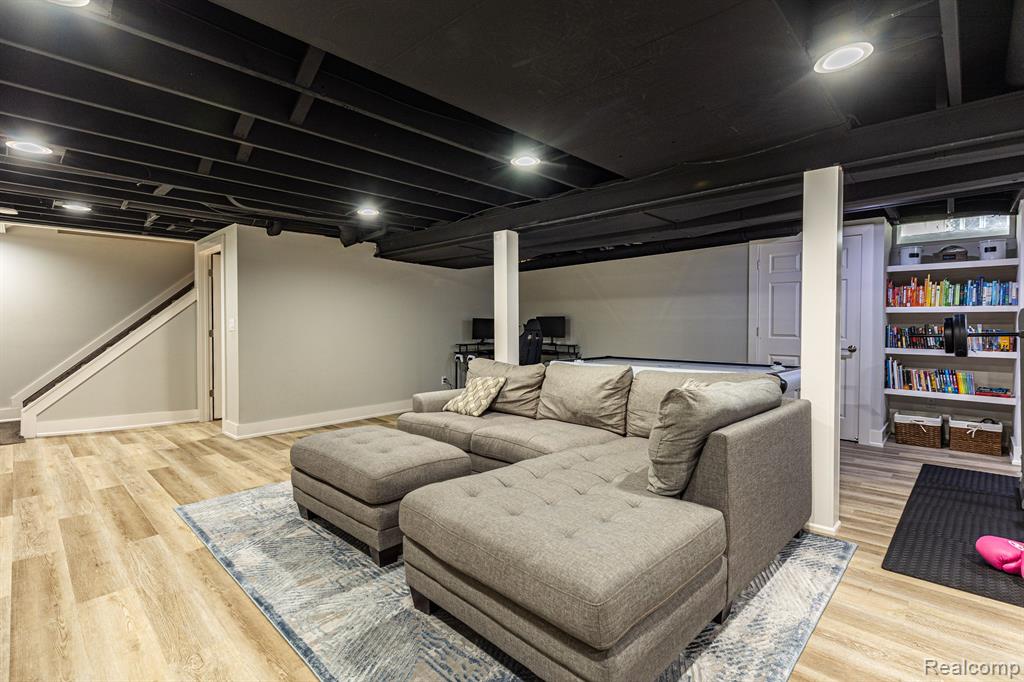 5398 Van Ness Drive