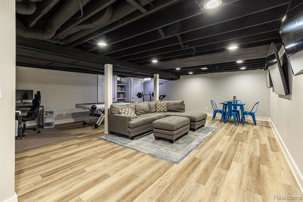 5398 Van Ness Drive