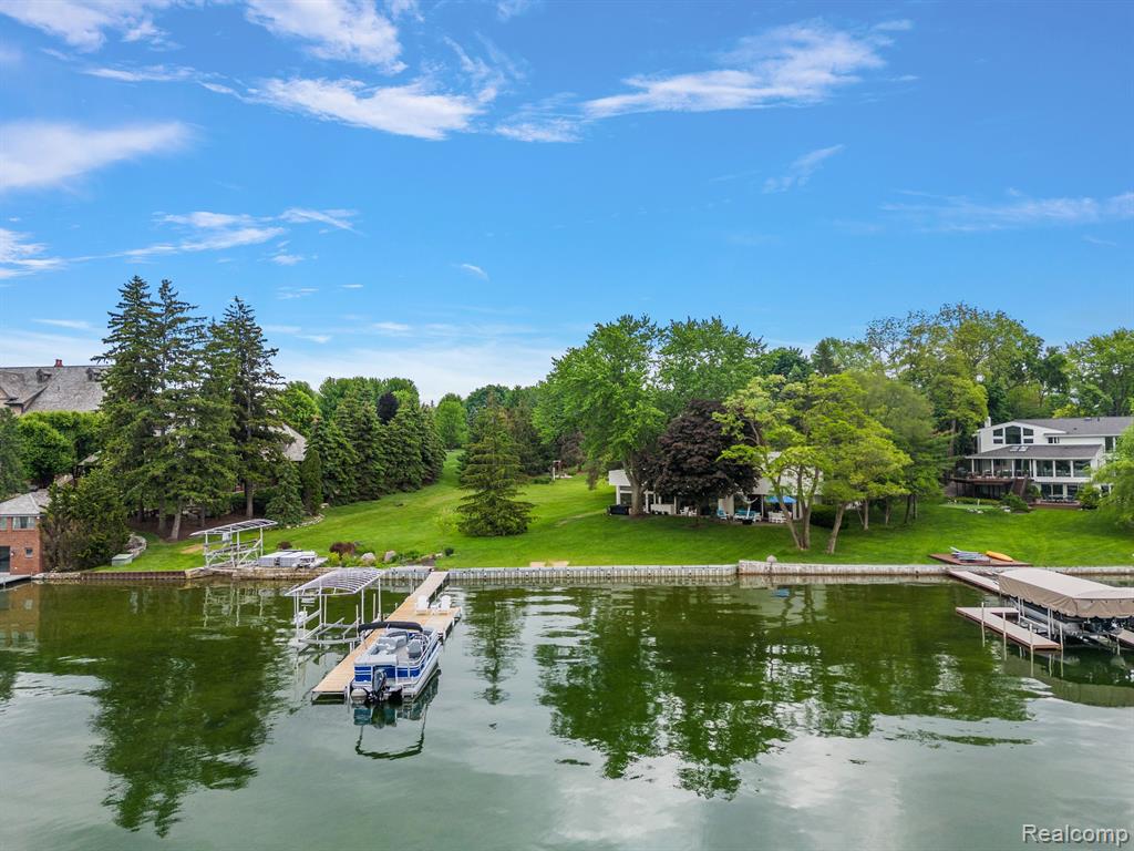 3130 W Long Lake Road