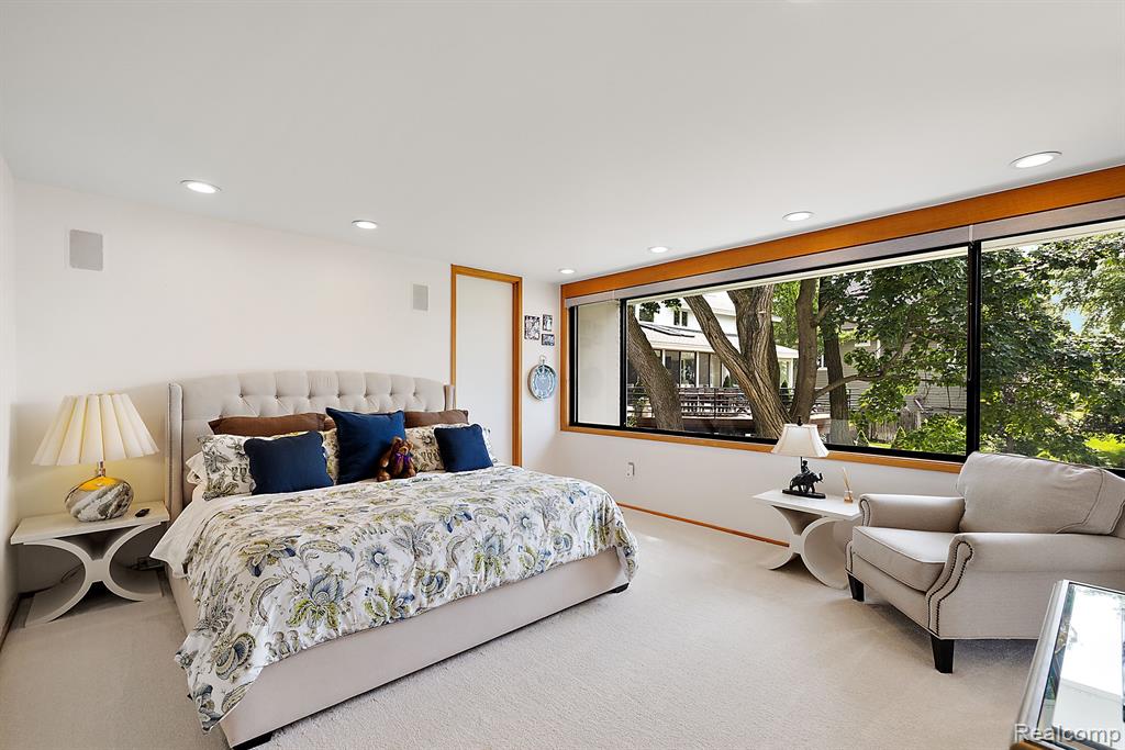 3130 W Long Lake Road