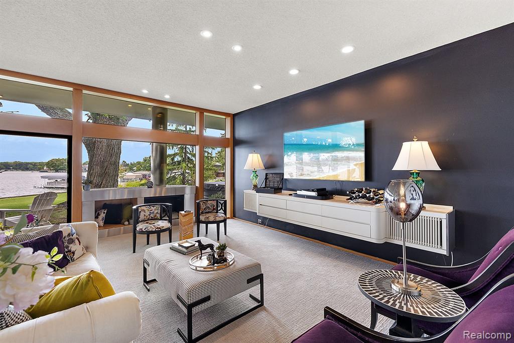 3130 W Long Lake Road