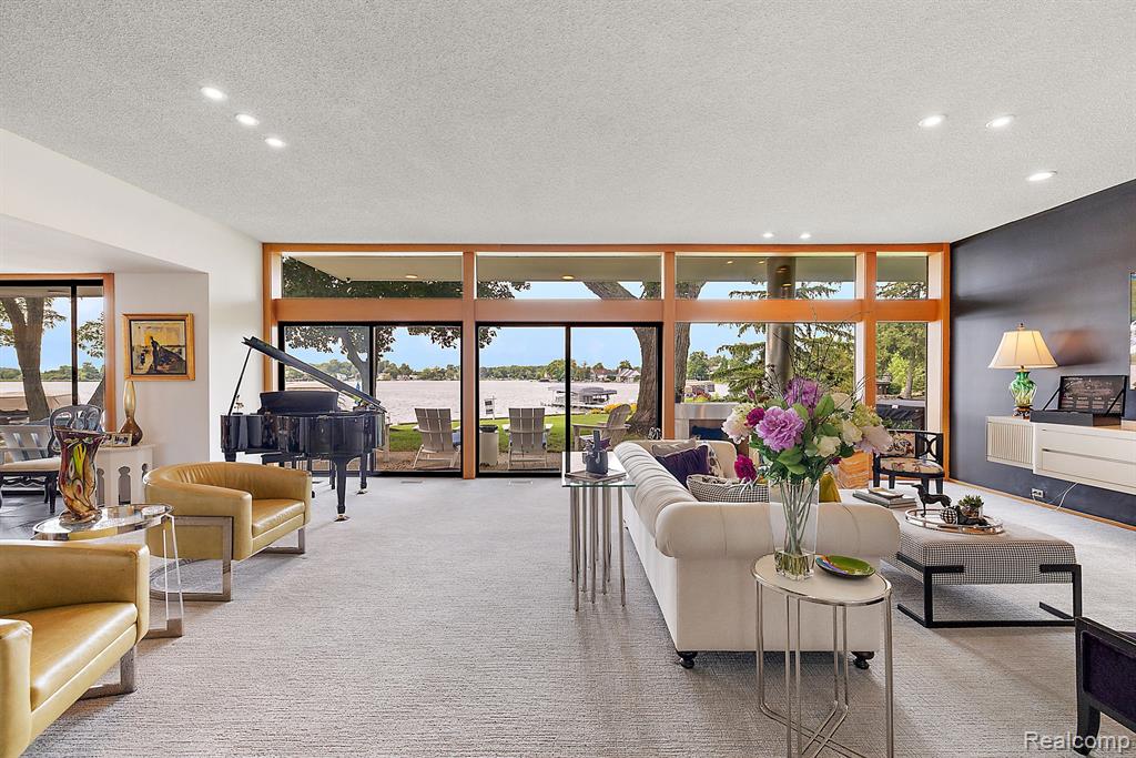 3130 W Long Lake Road