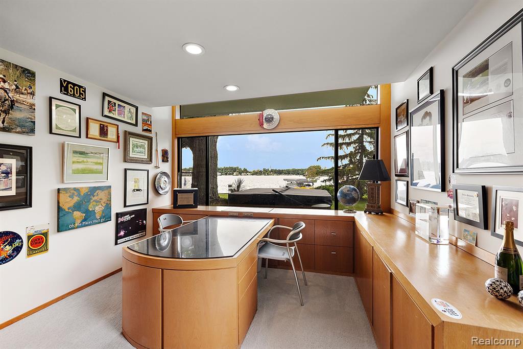 3130 W Long Lake Road