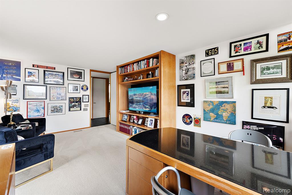 3130 W Long Lake Road