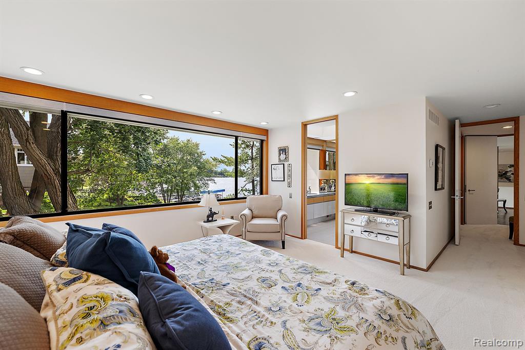 3130 W Long Lake Road