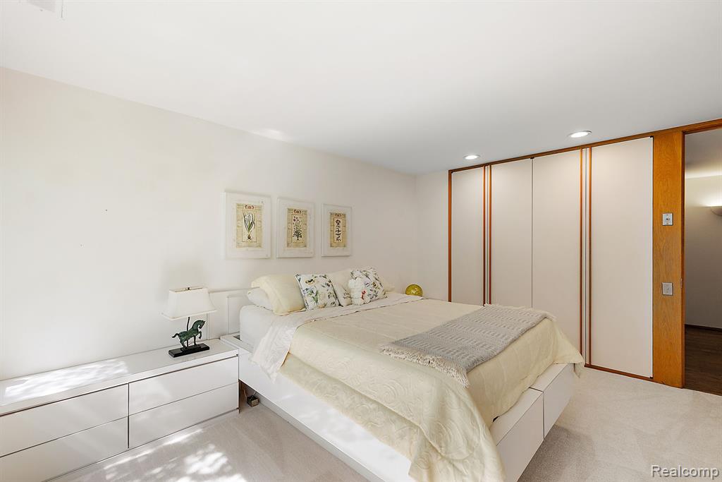 3130 W Long Lake Road