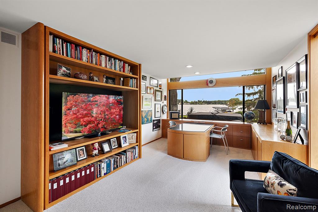 3130 W Long Lake Road