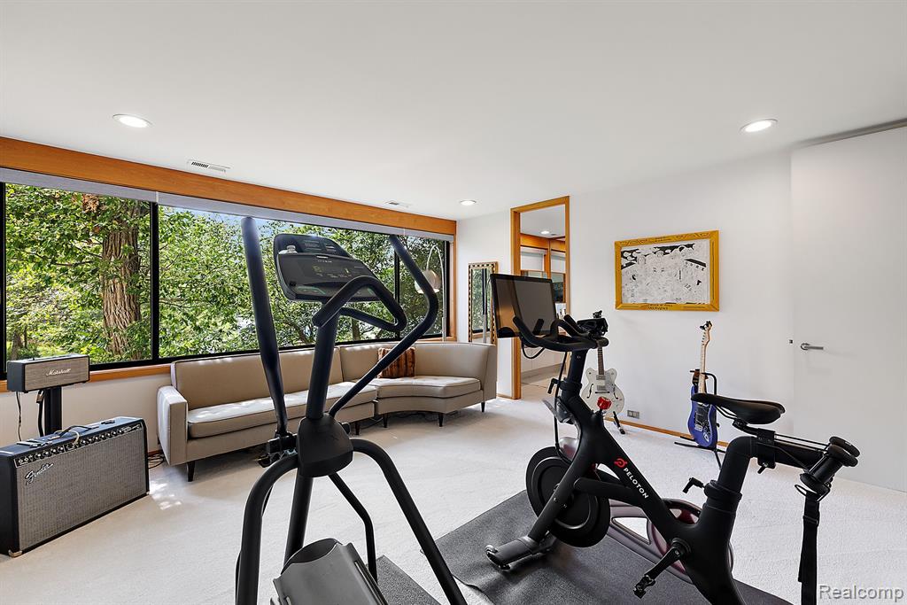 3130 W Long Lake Road