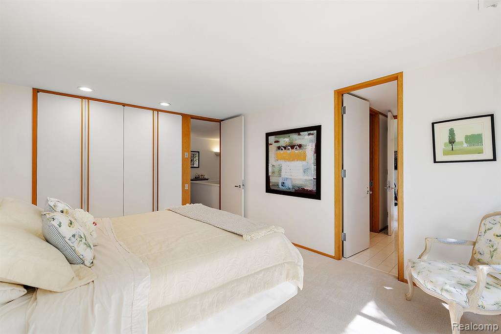 3130 W Long Lake Road