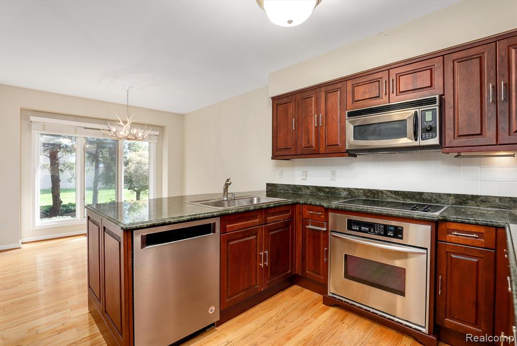 5889 Dawn Ridge Drive