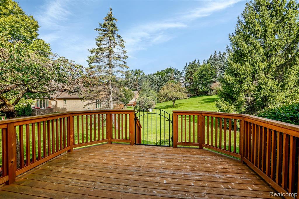 5889 Dawn Ridge Drive