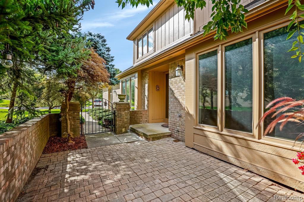 5889 Dawn Ridge Drive