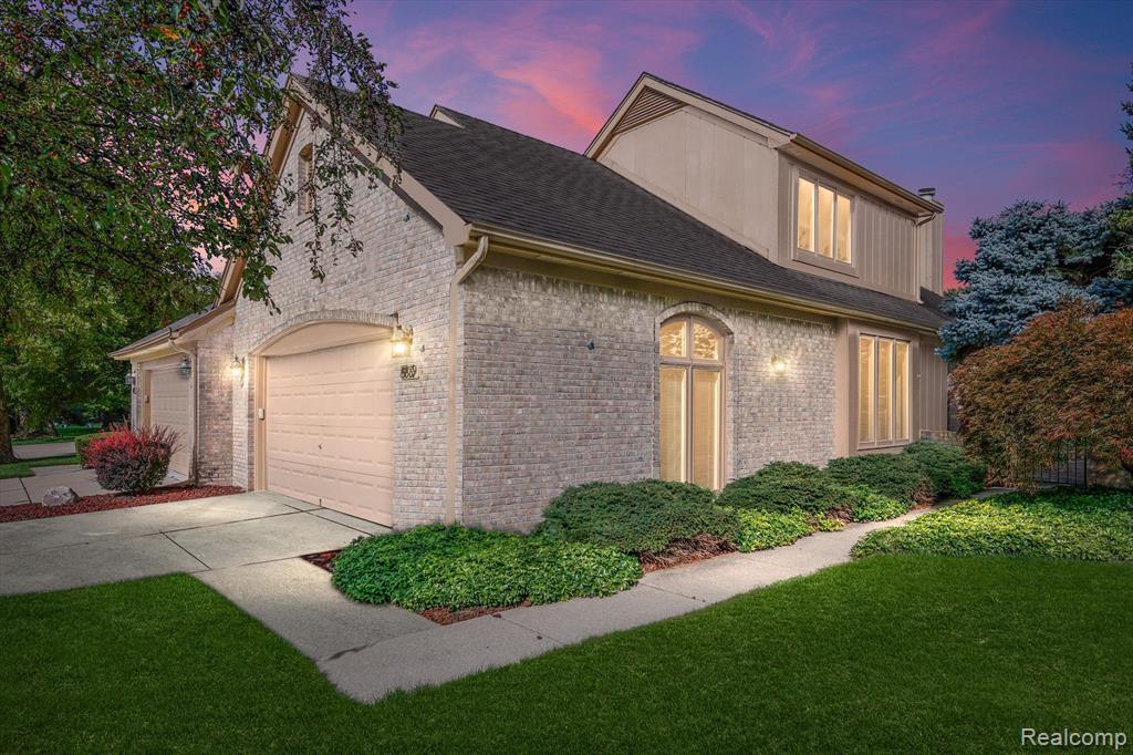 5889 Dawn Ridge Drive