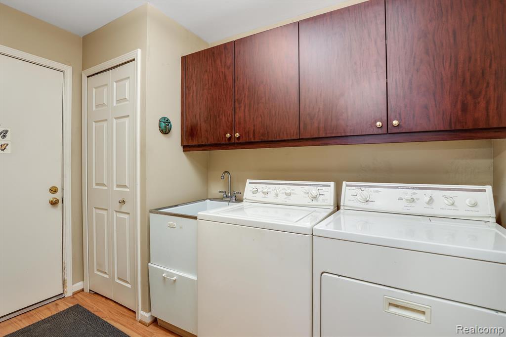 5889 Dawn Ridge Drive