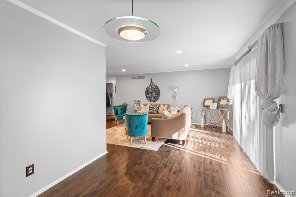 6658 Carriage Hills Drive