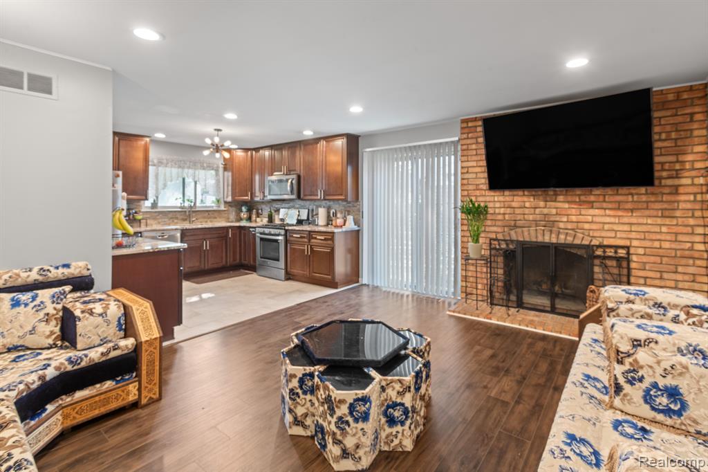 6658 Carriage Hills Drive