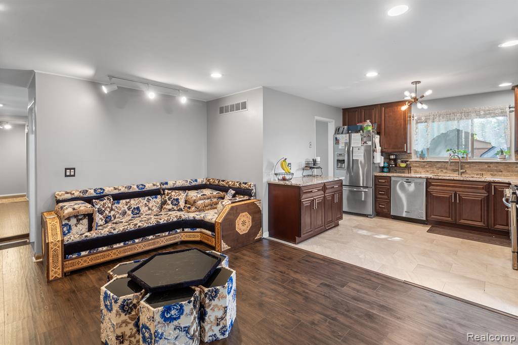 6658 Carriage Hills Drive