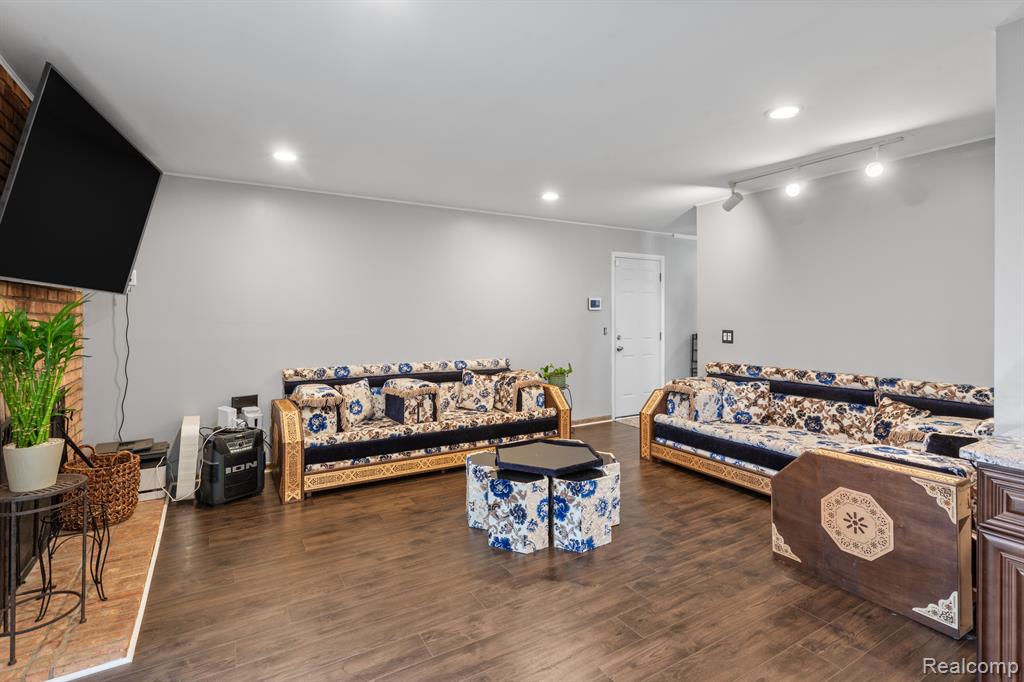 6658 Carriage Hills Drive